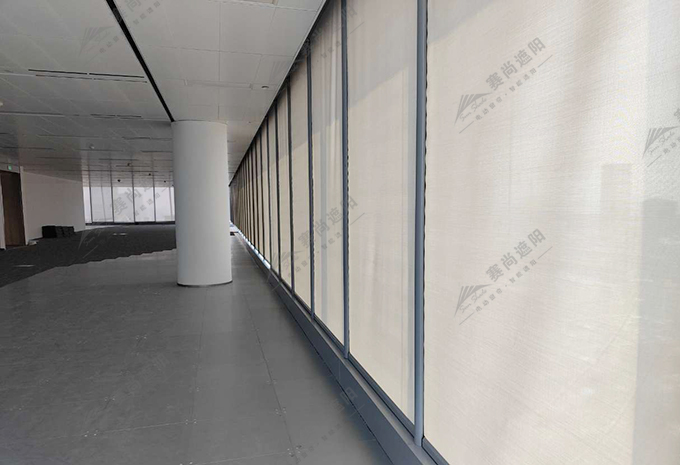 圖四:電動卷簾現(xiàn)場效果圖 圖四:電動卷簾現(xiàn)場效果圖