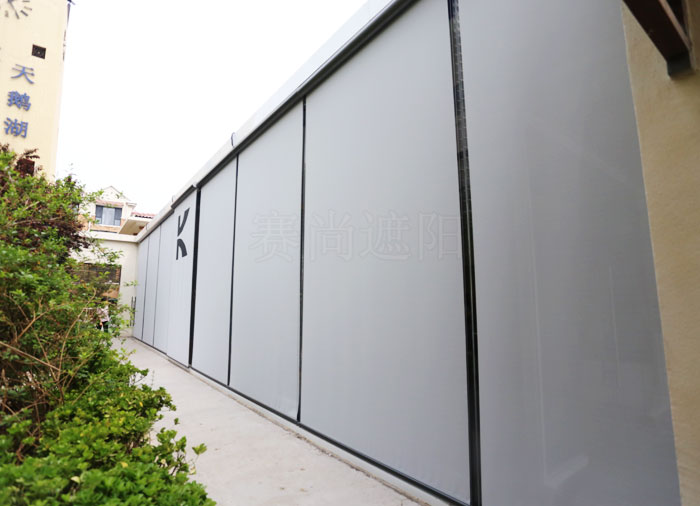 建筑立面玻璃窗應(yīng)用戶(hù)外防風(fēng)卷簾實(shí)景圖 建筑立面玻璃窗應(yīng)用戶(hù)外防風(fēng)卷簾實(shí)景圖